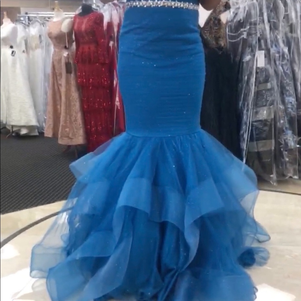 PROM DRESSSS!!!! - Picture 3 of 4